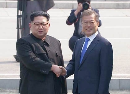 Tổng thống Hàn Quốc và nhà lãnh đạo Triều Tiên lần đầu gặp mặt sau 11 năm