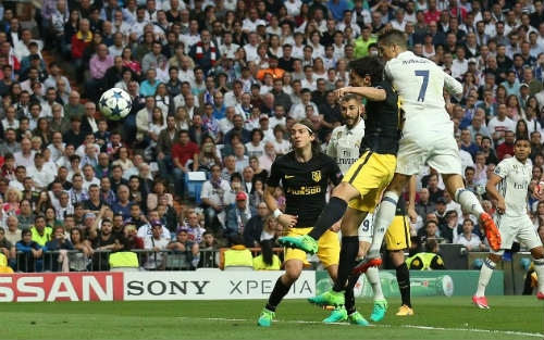 Ronaldo lập hat-trick, Real đặt một chân vào chung kết Champions League