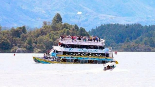 Chìm tàu 4 tầng chở 150 người ở Colombia