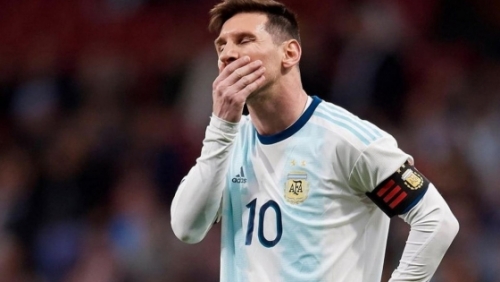 [Video] Cận cảnh pha sút bóng lên trời khó tin của Lionel Messi