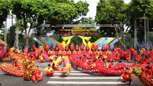5.000 người diễu hành kỷ niệm 10 năm mở rộng Hà Nội