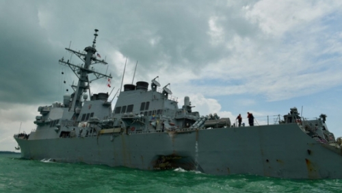 Cận cảnh tàu chiến Mỹ bị đâm móp sau va chạm tàu chở dầu
