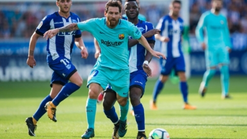 Messi lập công chuộc tội, Barca vất vả thắng Alaves