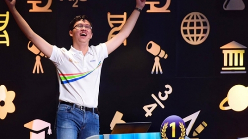Phan Đăng Nhật Minh đăng quang "Đường lên đỉnh Olympia 2017"trong trận chung kết