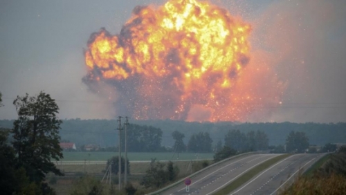 Kho vũ khí ở Ukraine phát nổ dữ dội