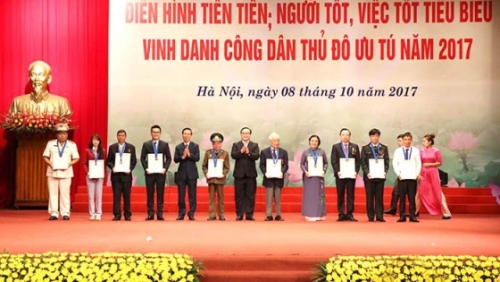 Hà Nội biểu dương người tốt việc tốt tiêu biểu, vinh danh công dân Thủ đô ưu tú năm 2017.