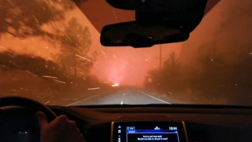 Video cho thấy nỗi tuyệt vọng của một gia đình khi chạy qua đám cháy hoang dã ở California