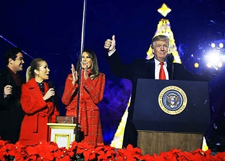 Vợ chồng Trump thắp sáng cây thông Nhà Trắng