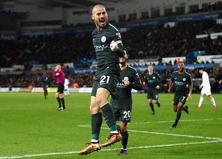 Swansea 0-4 Man City: Kỷ lục 15 trận thắng liên tiếp